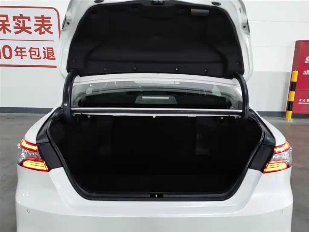 Toyota Camry 2020 — фото 16