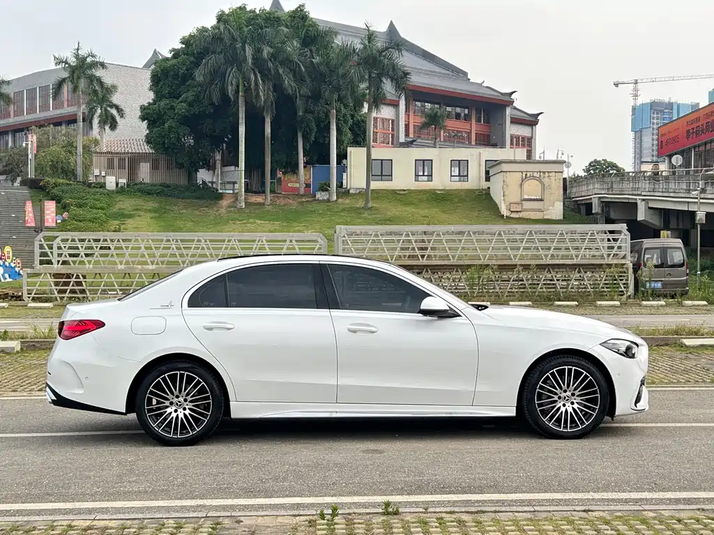 Mercedes-Benz C-Class 2023 — фото 8