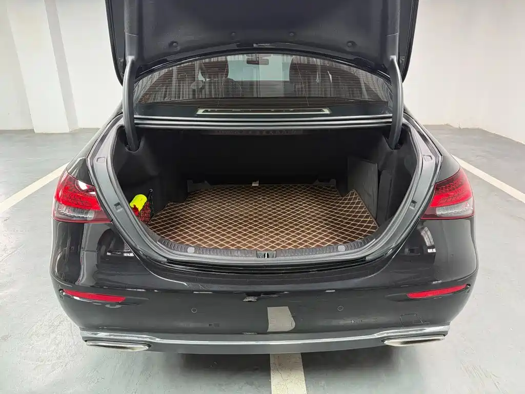 Mercedes-Benz E-Class 2023 — фото 13