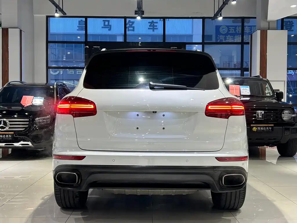 Porsche Cayenne 2016 — фото 30