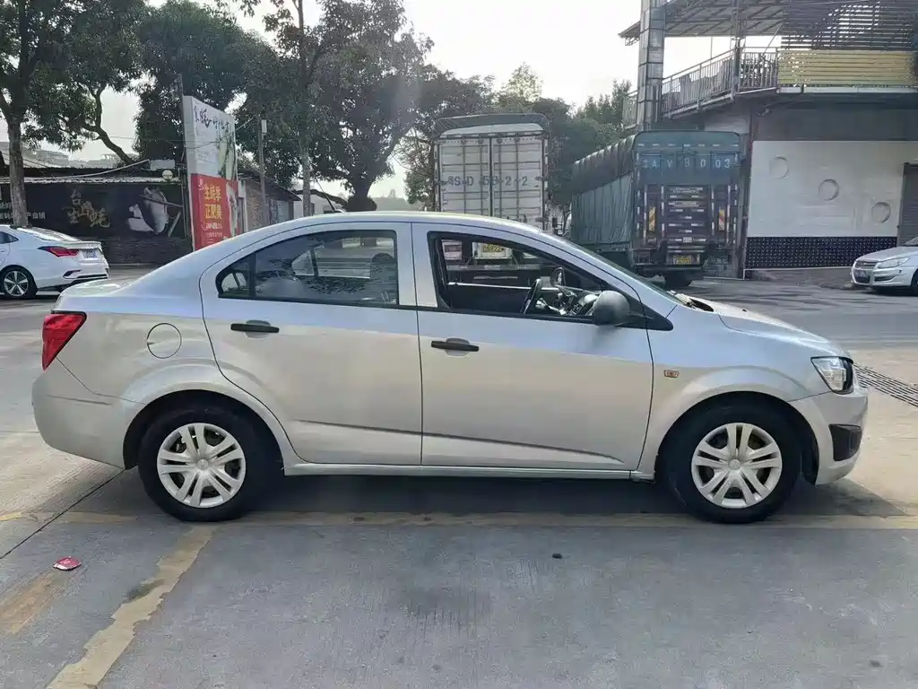 Chevrolet Aveo 2012 — фото 4