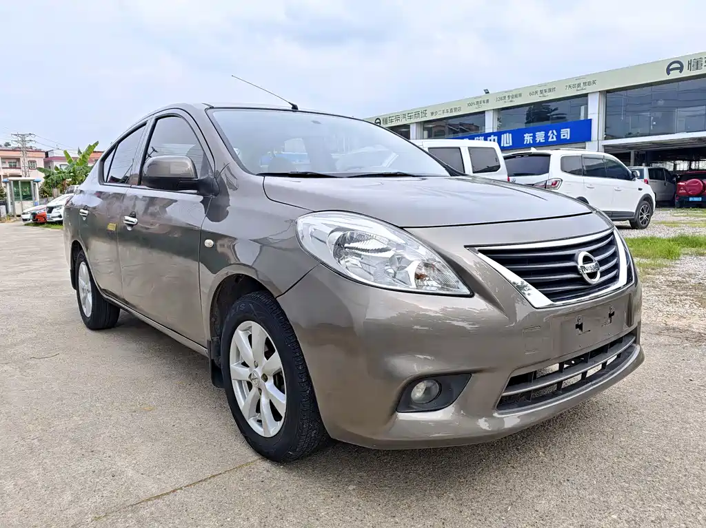 Nissan Sunny 2012 — фото 3