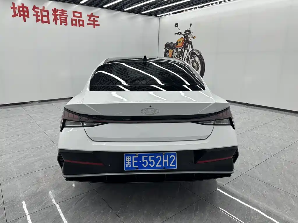 Hyundai Elantra 2023