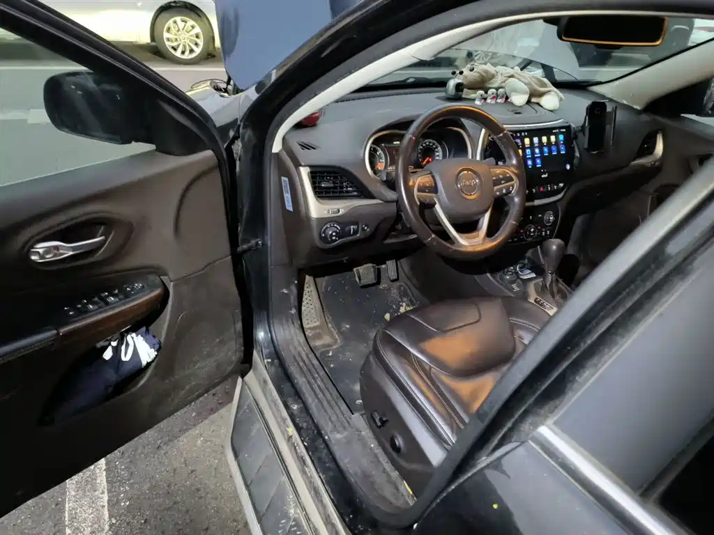 Jeep Cherokee 2014 — фото 12