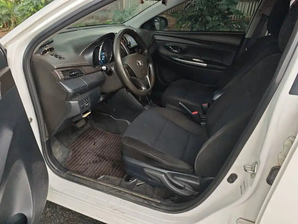 Toyota Yaris L 2015 — фото 14