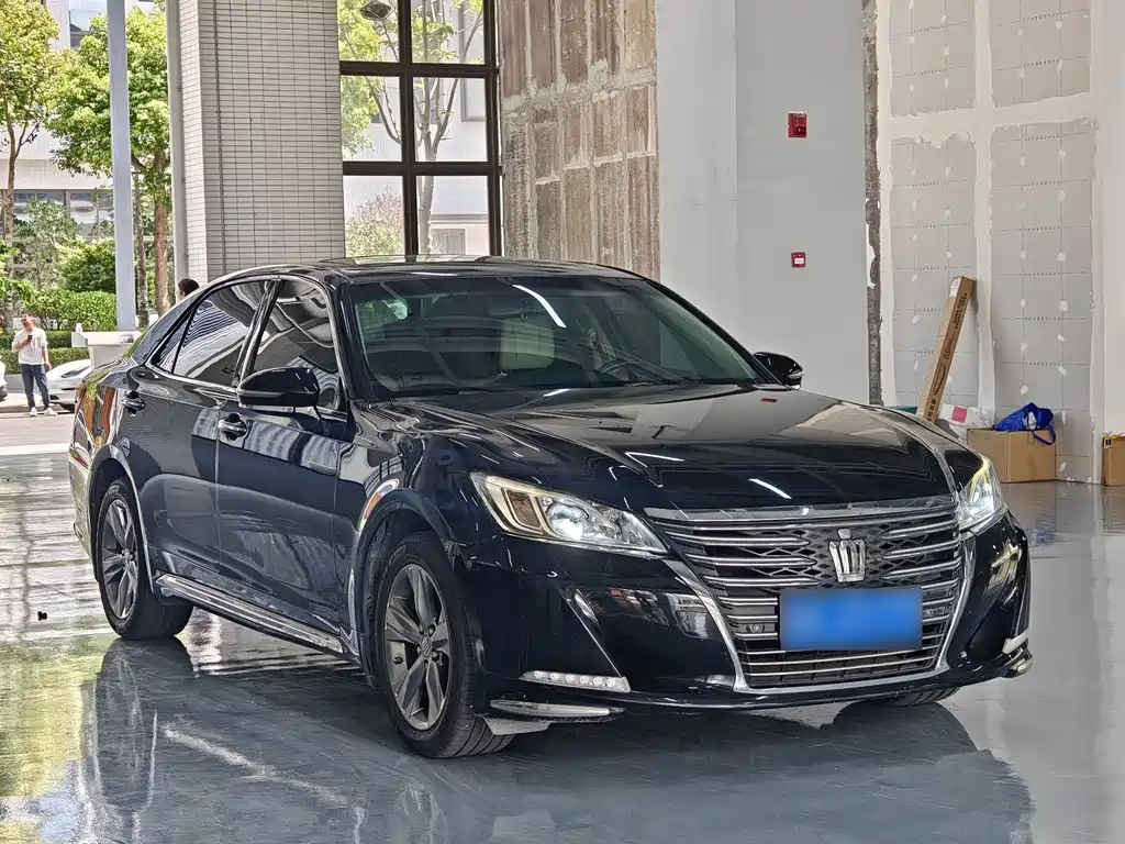 Toyota Crown 2018 — фото 3