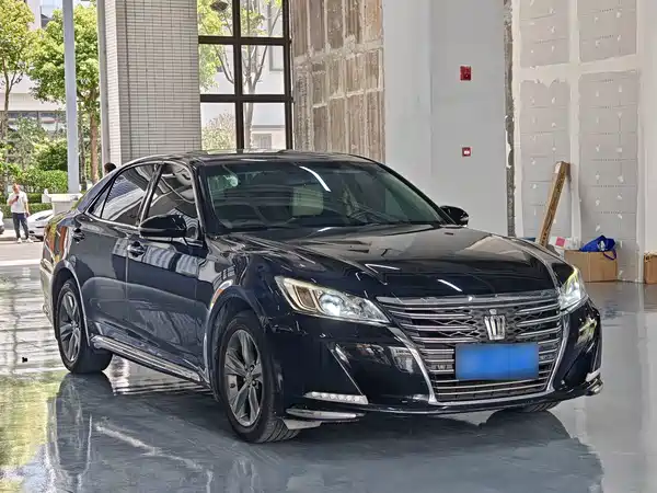 Toyota Crown 2018
