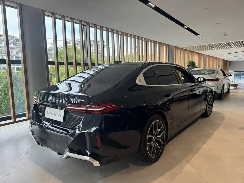 BMW i5 2025 — фото 4