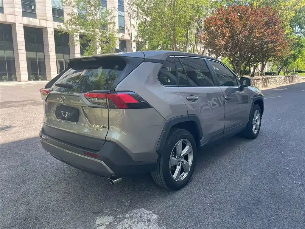 Toyota RAV4 2021