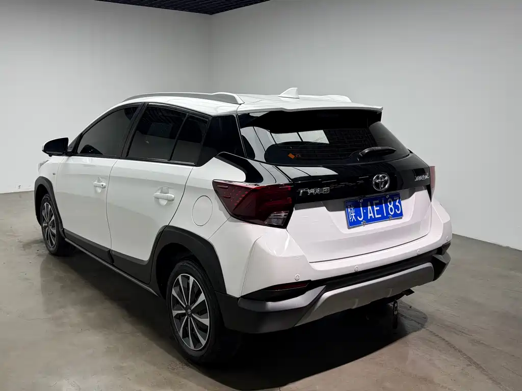 Toyota Yaris L 2022 — фото 36