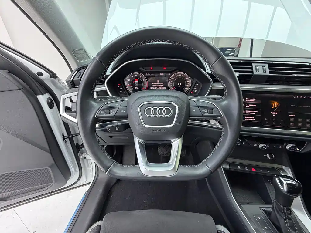 Audi Q3 2022 — фото 10