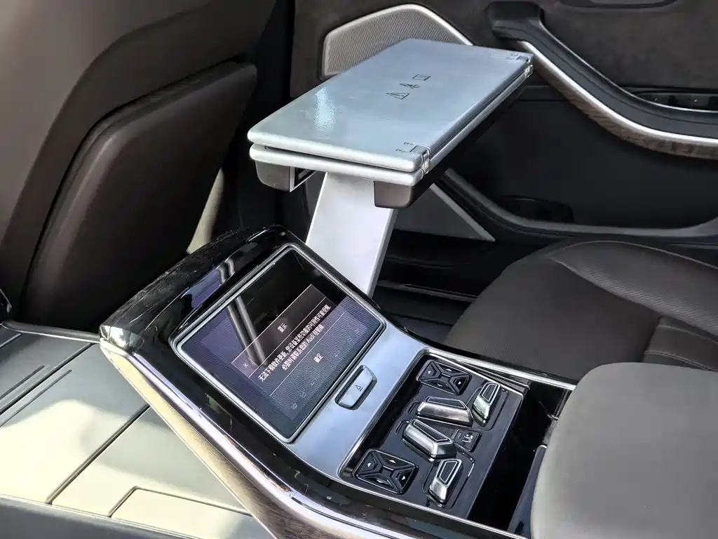 Audi A8 2021 — фото 10