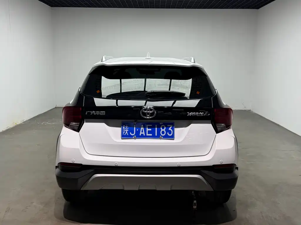 Toyota Yaris L 2022 — фото 37
