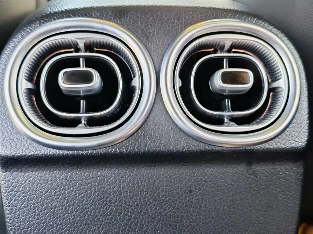 Mercedes-Benz C-Class 2023 — фото 20