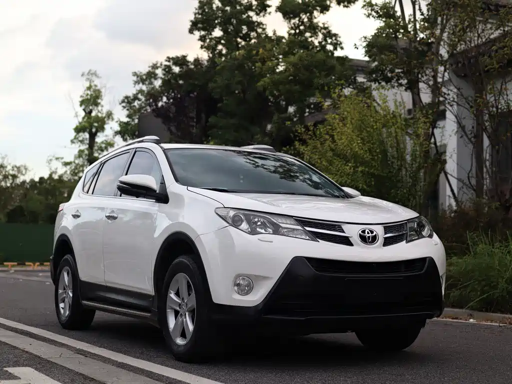 Toyota RAV4 2014 — фото 3