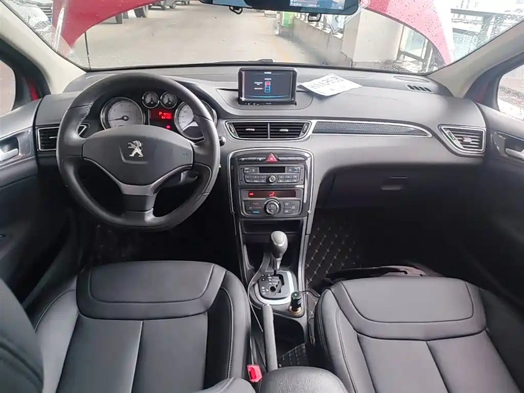 Peugeot 308 2015 — фото 10