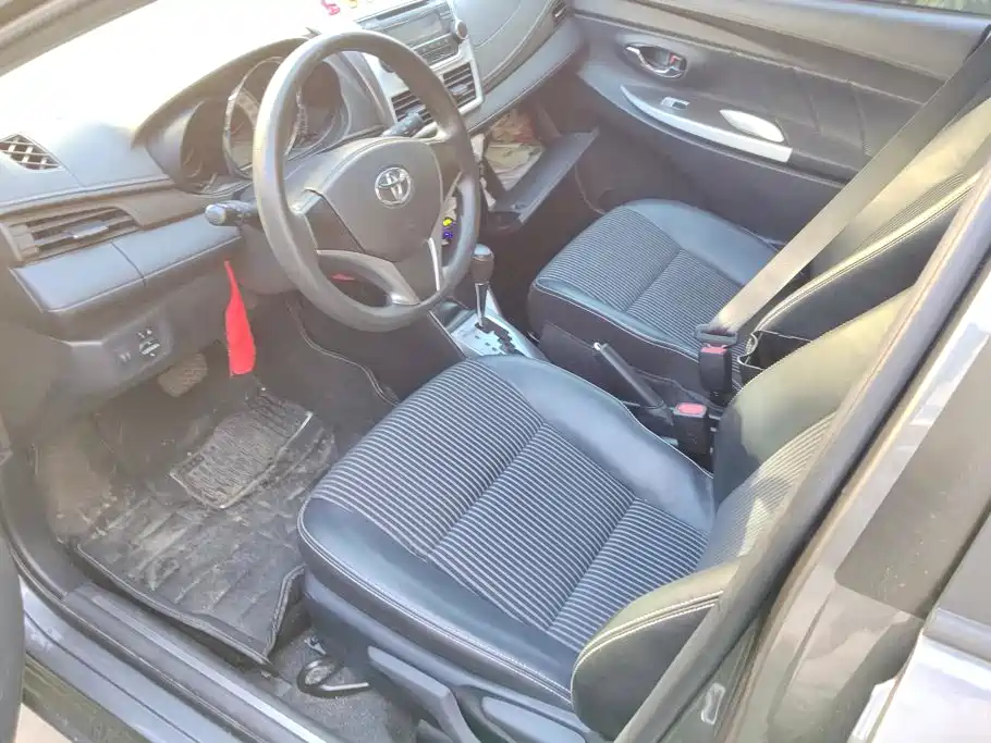 Toyota Yaris L 2015 — фото 9