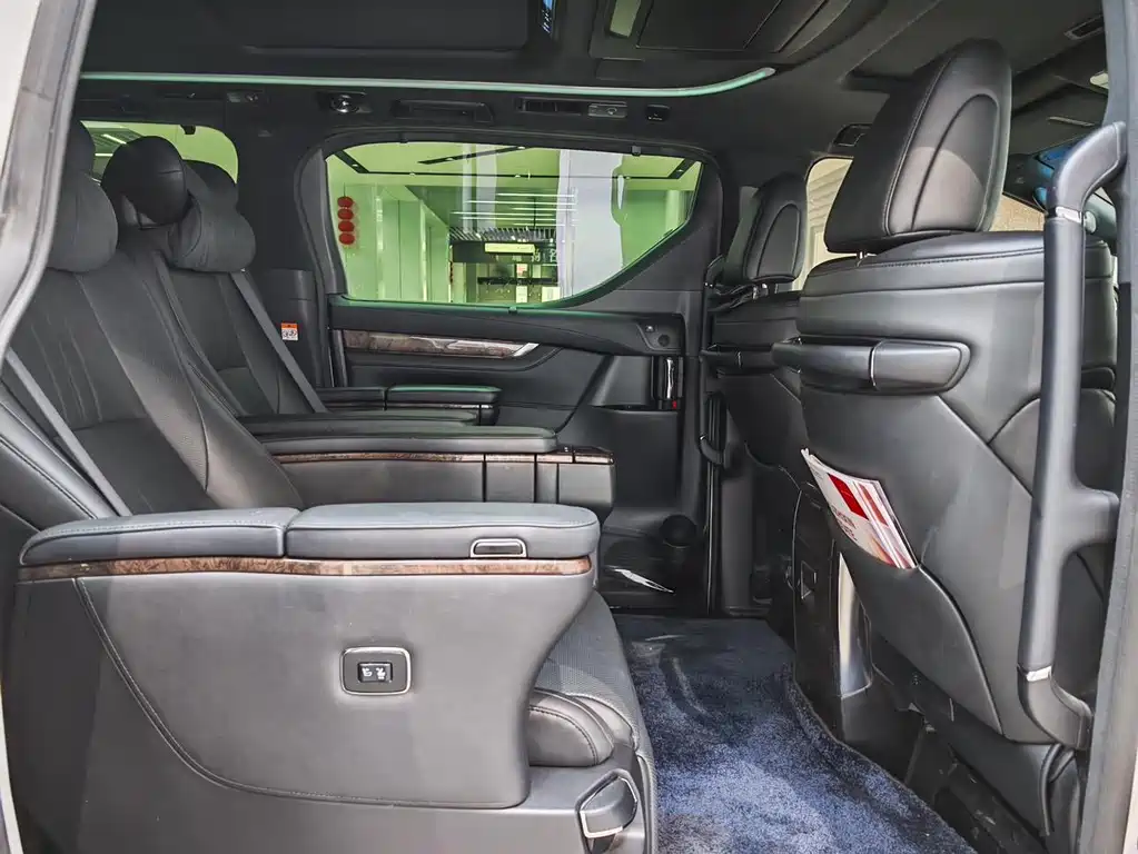 Toyota Vellfire 2022 — фото 14