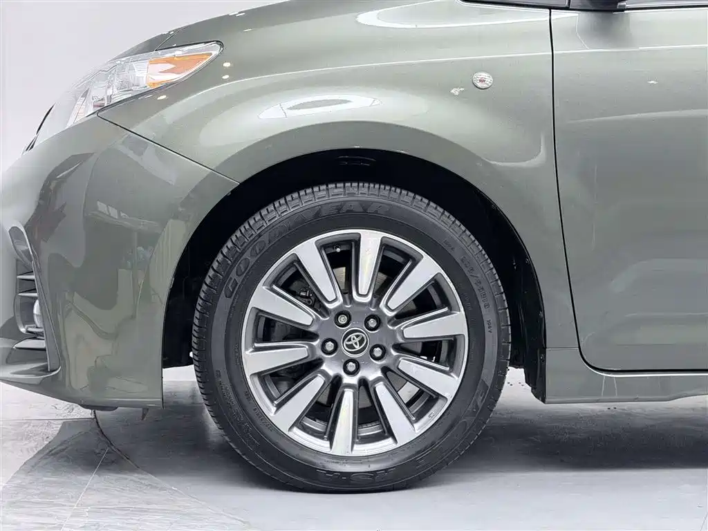 Toyota Sienna 2020 — фото 11