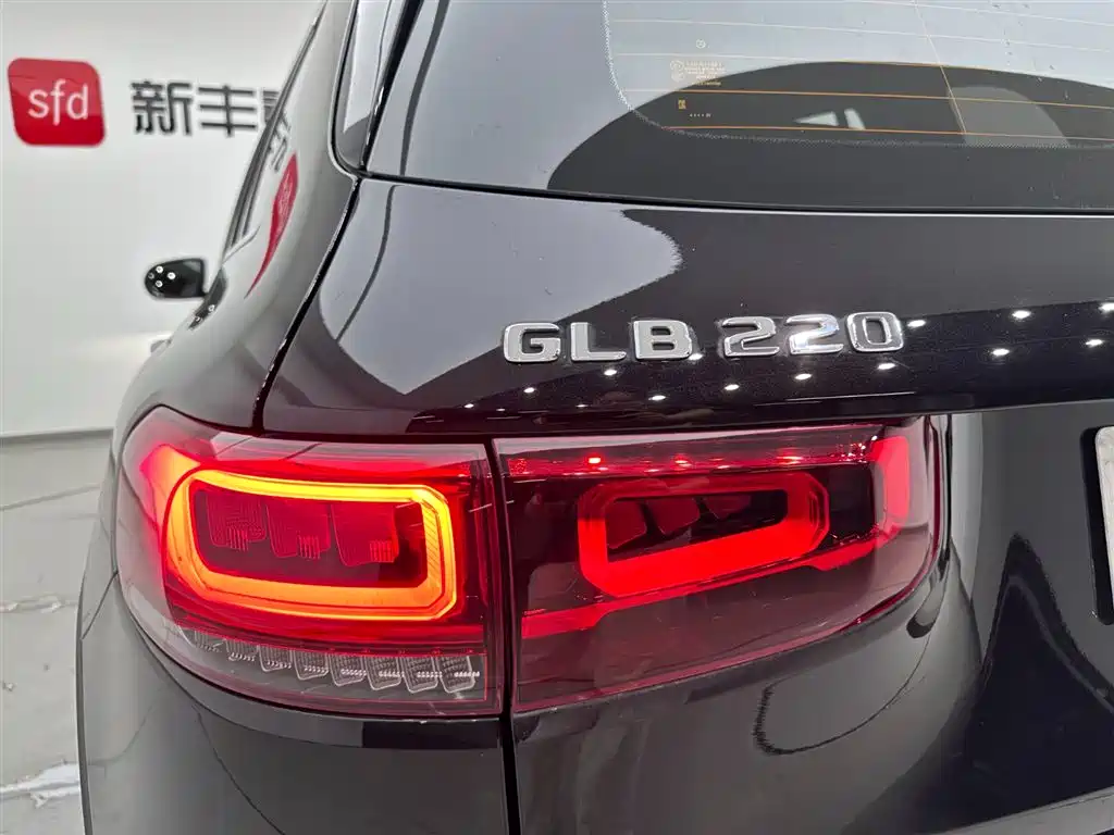 Mercedes-Benz GLB 2023 — фото 28