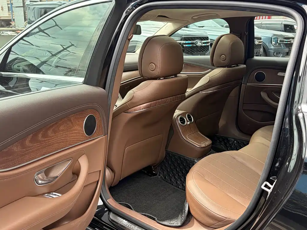 Mercedes-Benz E-Class 2022 — фото 12