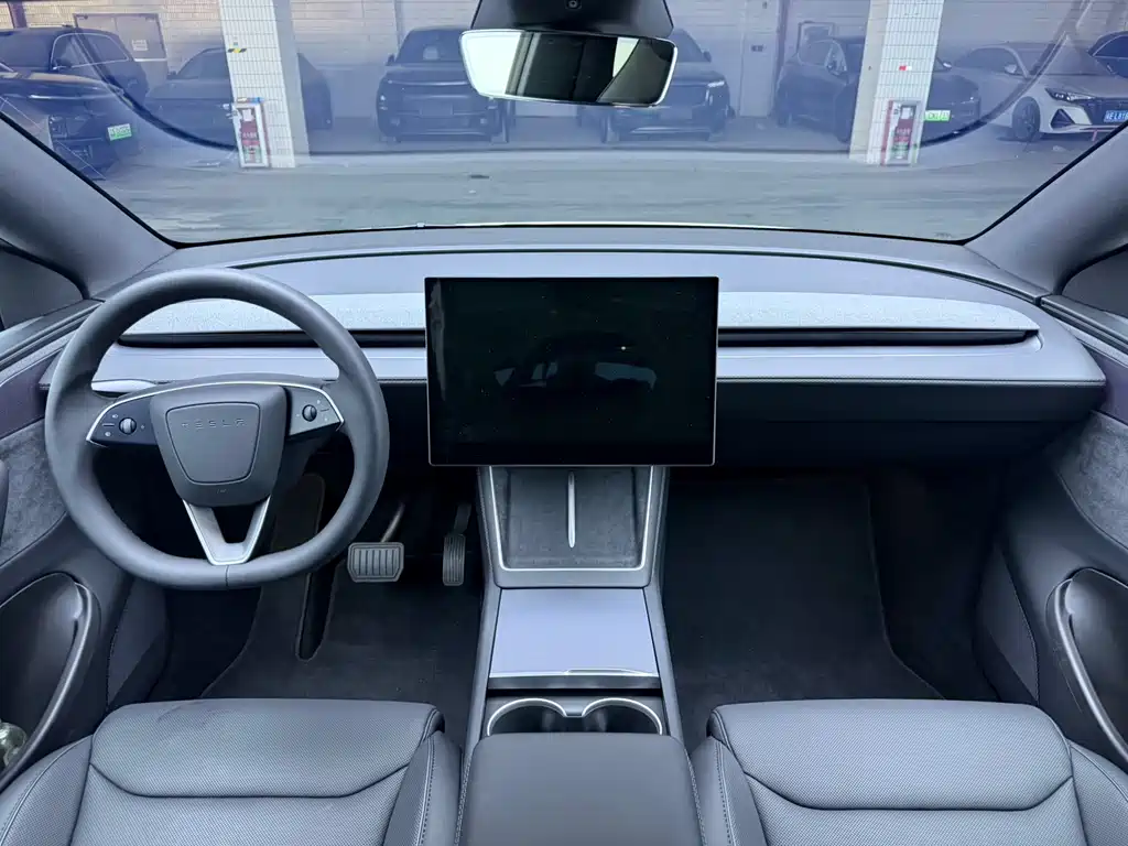 Tesla Model Y 2025 — фото 6