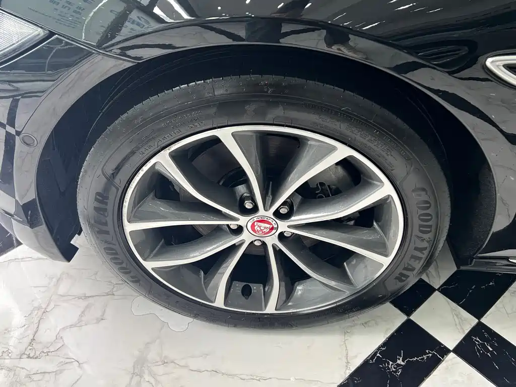 Jaguar XFL 2023 — фото 13