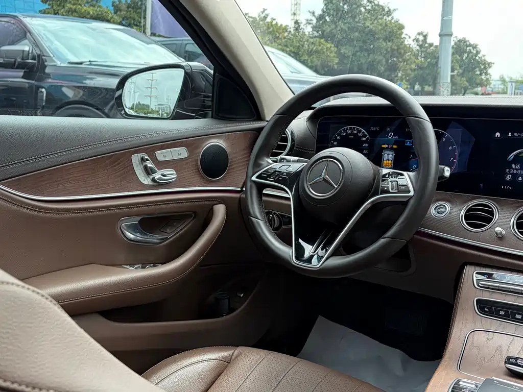 Mercedes-Benz E-Class 2022 — фото 17