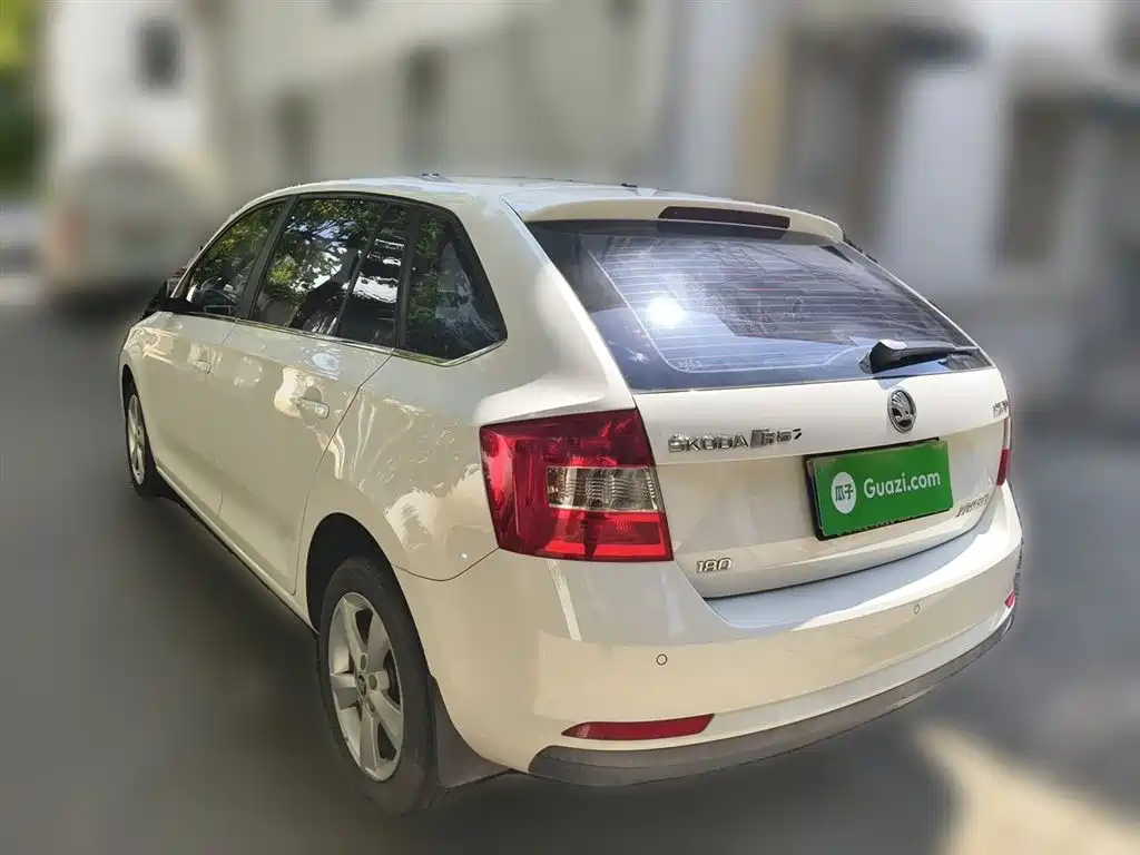 Skoda Rapid Spaceback 2019 — фото 24