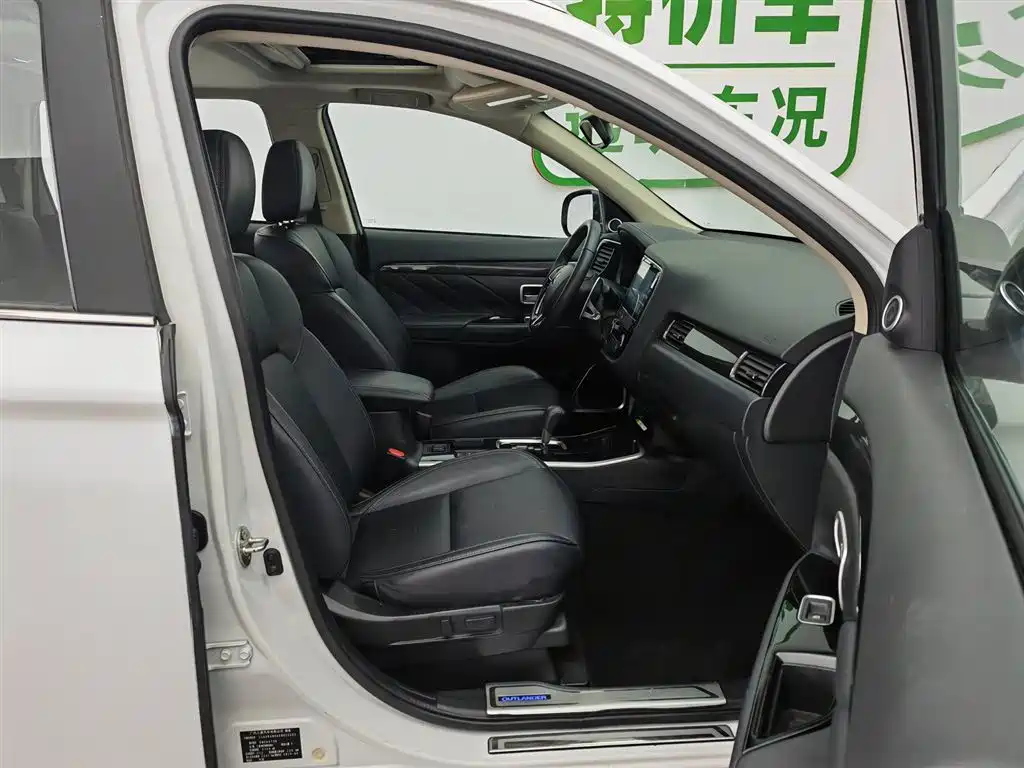 Mitsubishi Outlander 2020 — фото 23