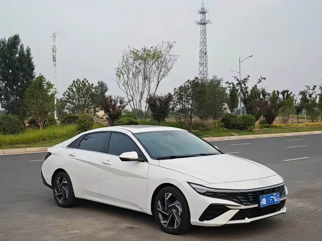Hyundai Elantra 2024