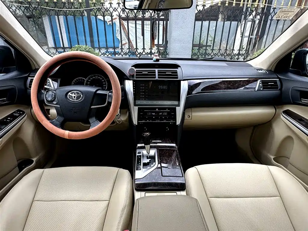 Toyota Camry 2015 — фото 6