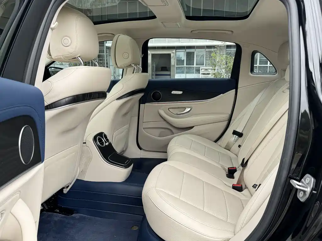 Mercedes-Benz E-Class 2022 — фото 14