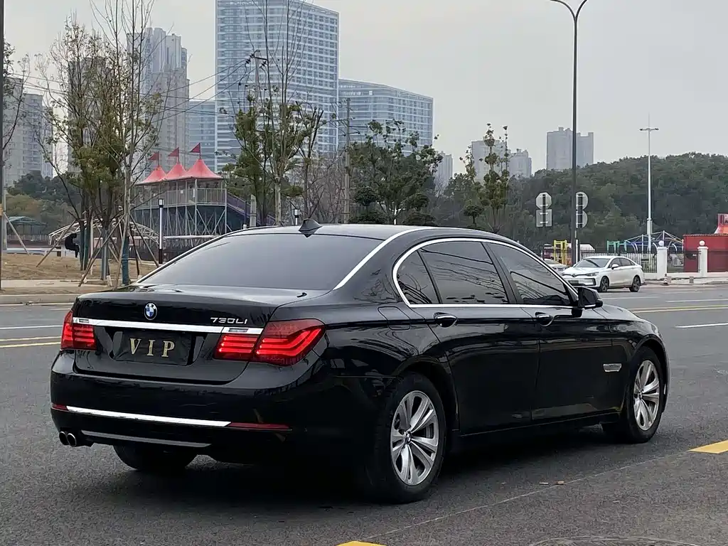 BMW 7 Series 2013 — фото 11