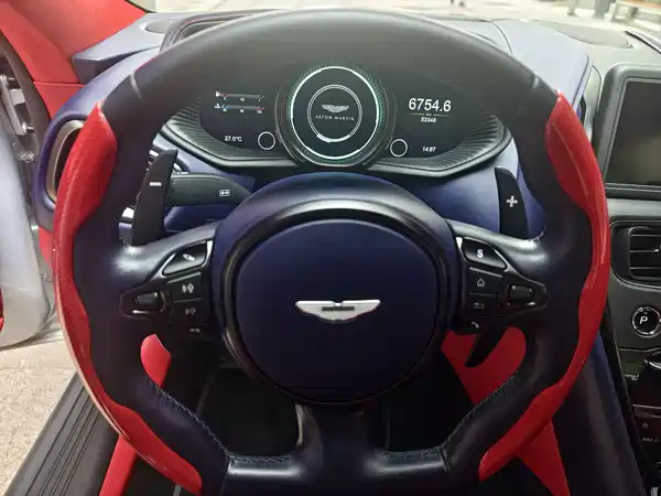 Aston Martin DB11 2022