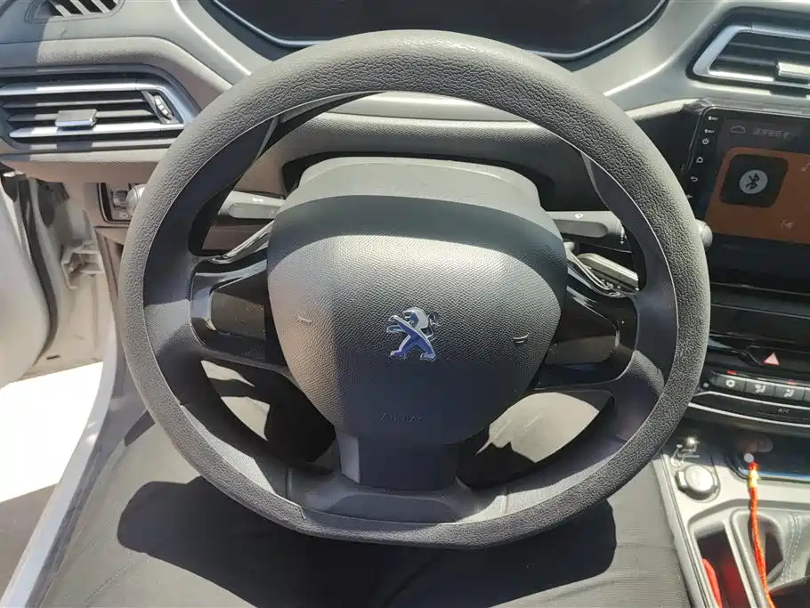 Peugeot 308 2018 — фото 15