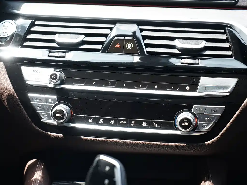 BMW 5 Series 2023 — фото 14
