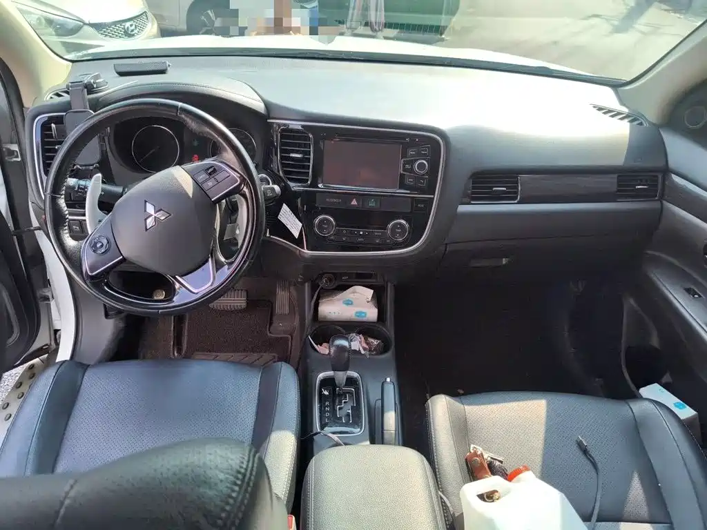 Mitsubishi Outlander 2016 — фото 13