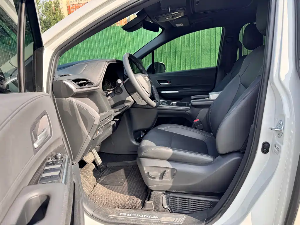 Toyota Sienna 2025