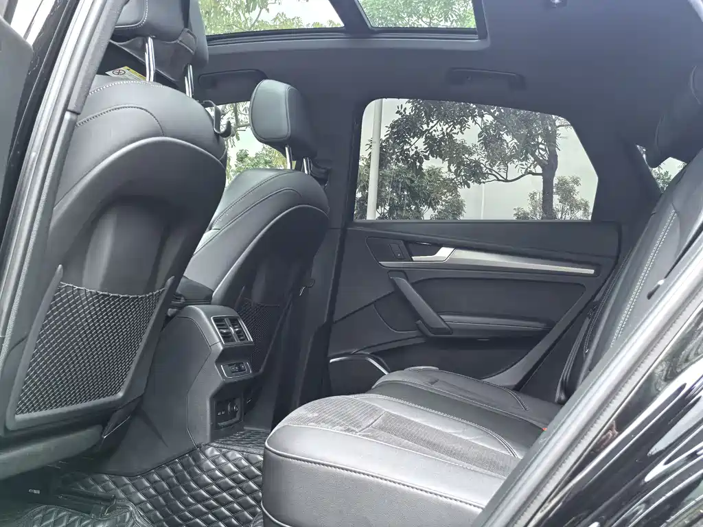 Audi Q5L Sportback 2022 — фото 8