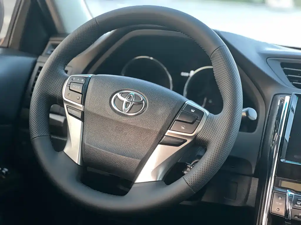 Toyota Reiz 2015 — фото 8