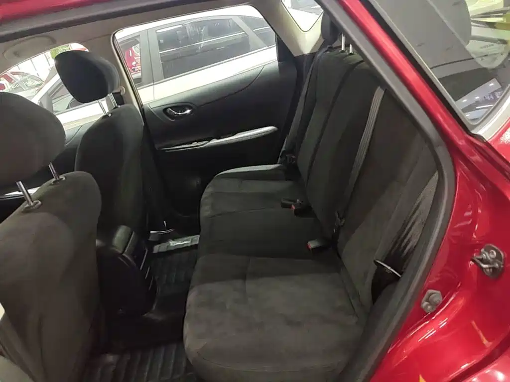 Nissan Tiida 2015 — фото 17
