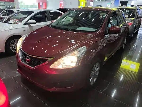 Nissan Tiida 2015