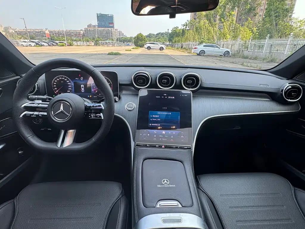Mercedes-Benz C-Class 2024 — фото 10