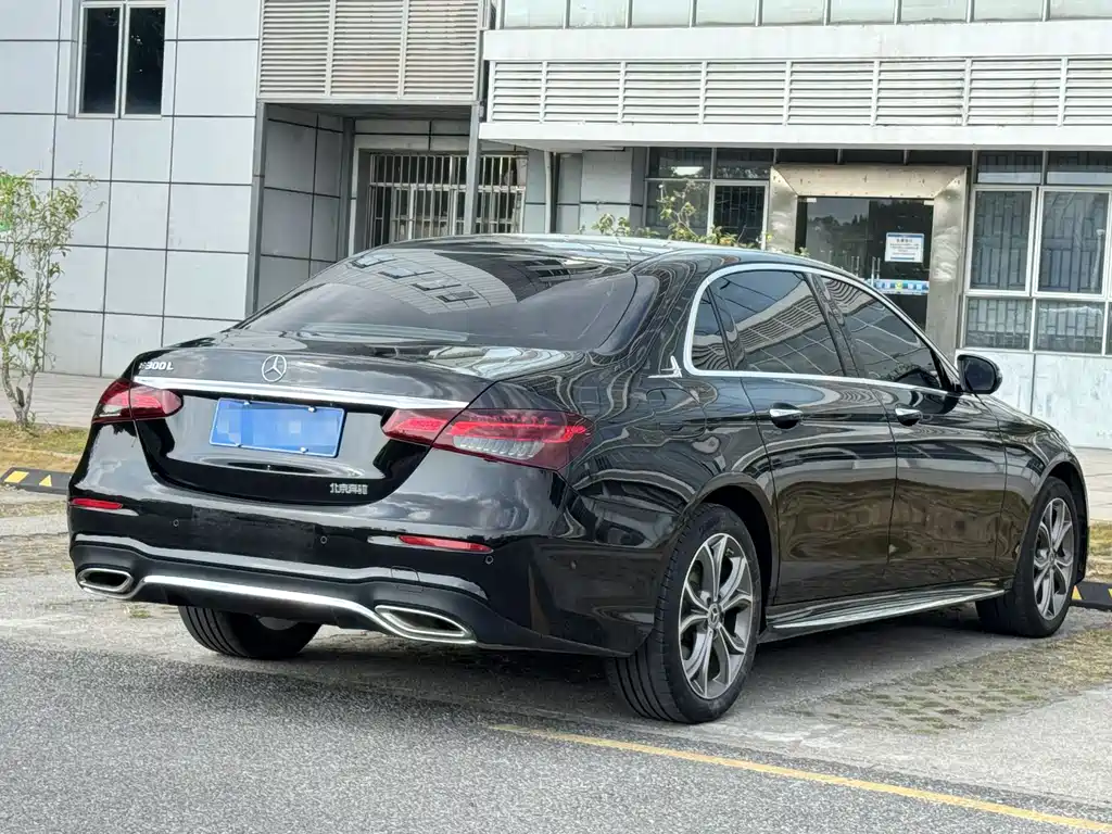Mercedes-Benz E-Class 2022 — фото 17