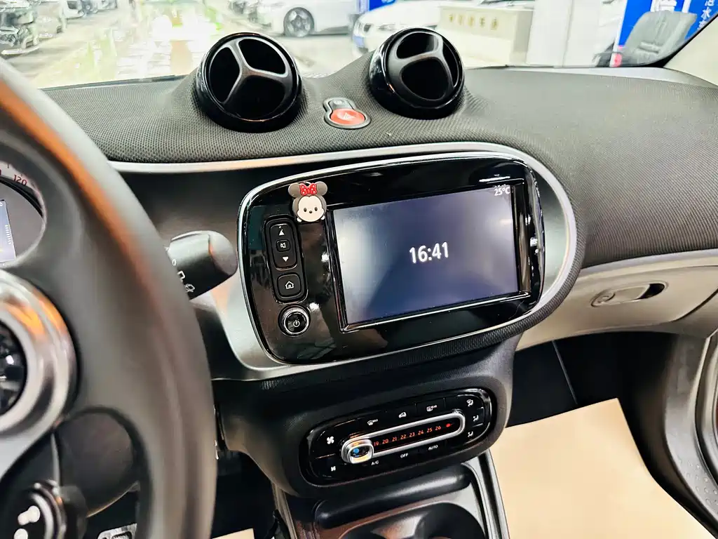 smart fortwo 2018 — фото 29