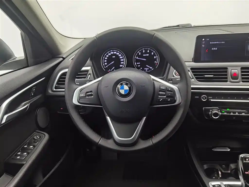 BMW 1 Series 2020 — фото 11