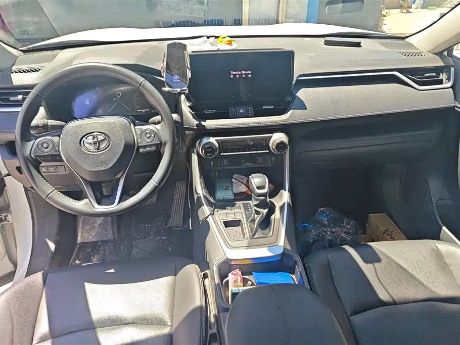 Toyota RAV4 2024 — фото 12