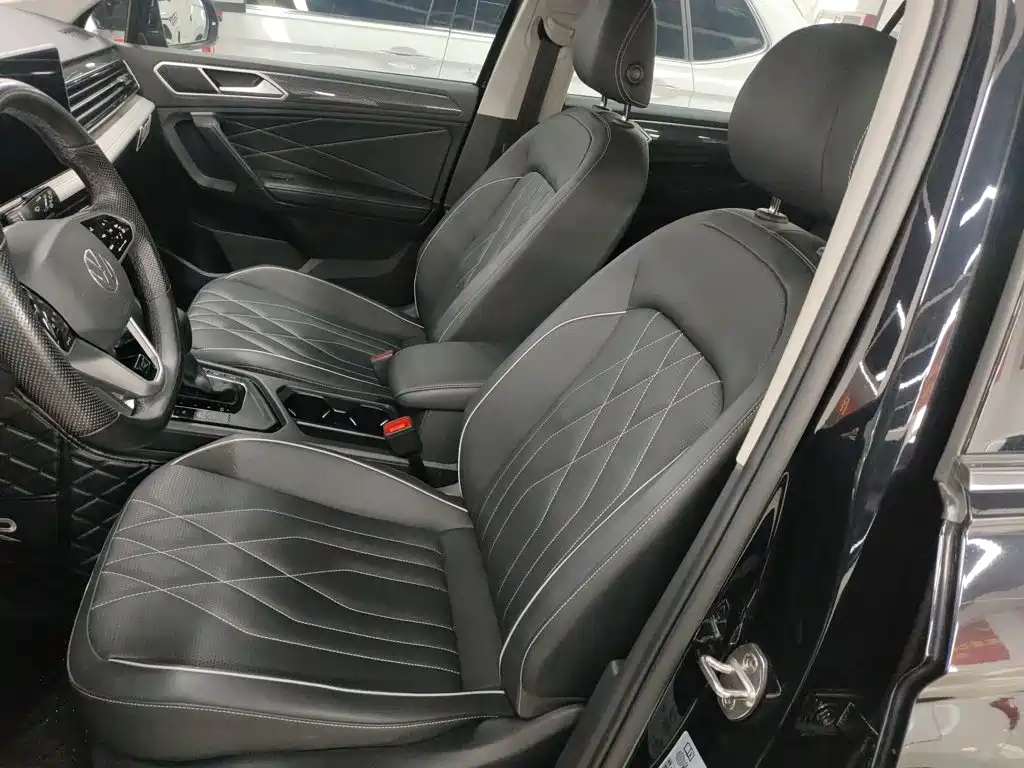 Volkswagen Tiguan L 2023 — фото 11