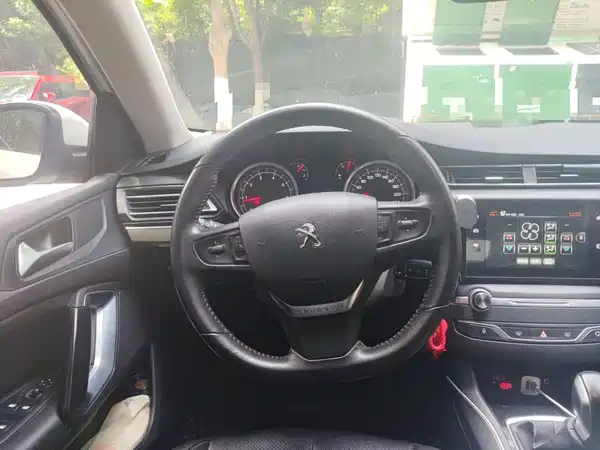 Peugeot 408 2015